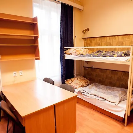 City Westend Hostel *